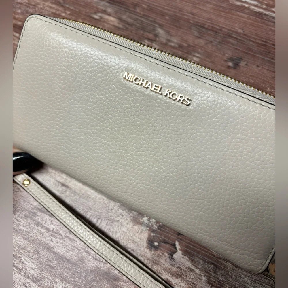 Michael Kors | VGUC Jet Set Travel Leather Continental Wristlet Wallet